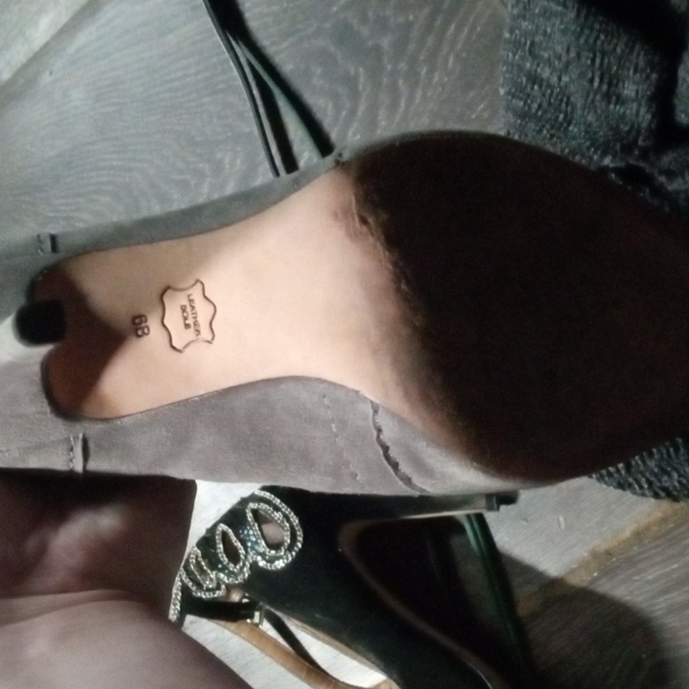 Heels - Picture 2 of 3